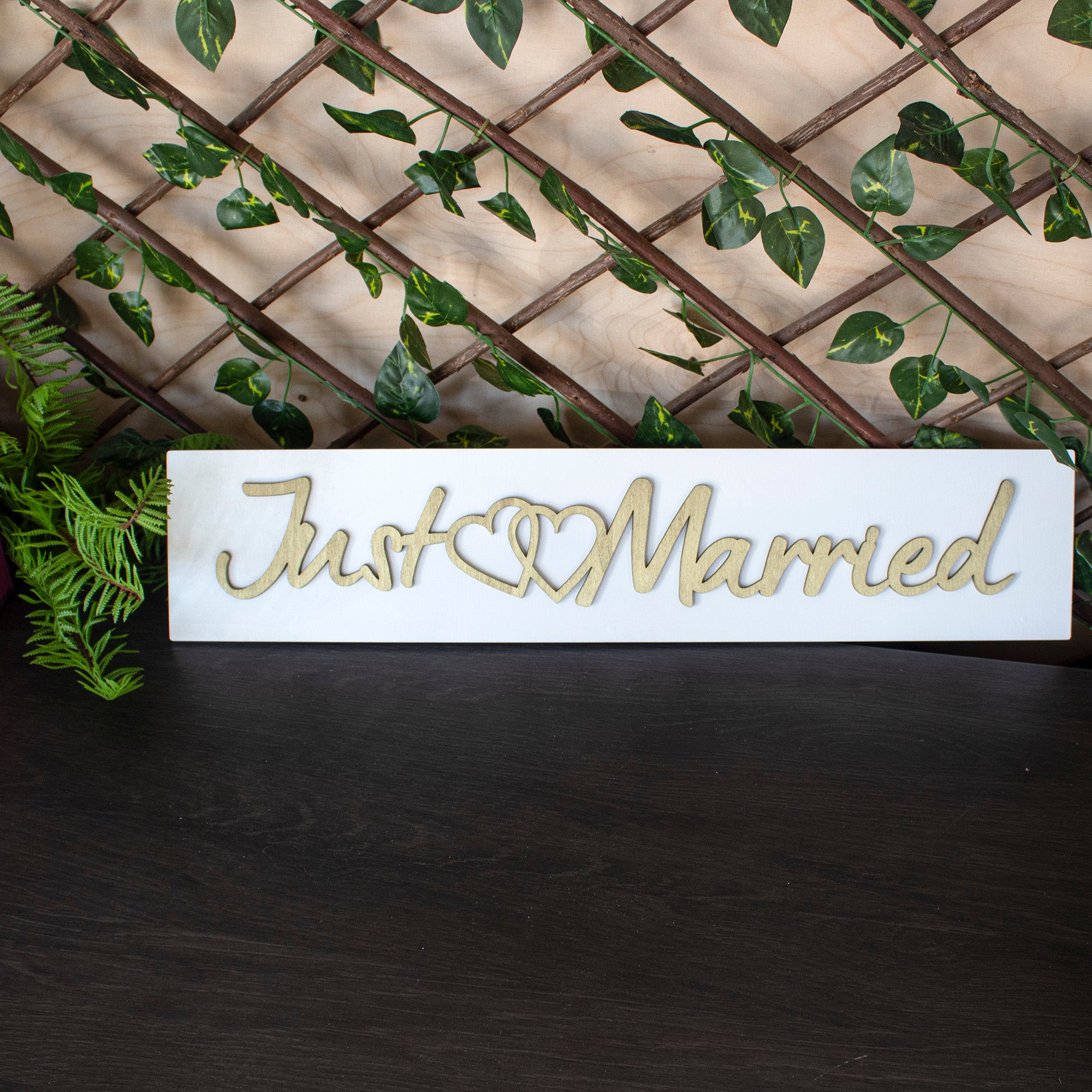 Custom wooden car plates for weddings - couple's names on one plate and "Just Married" on the other - high-quality and durable.