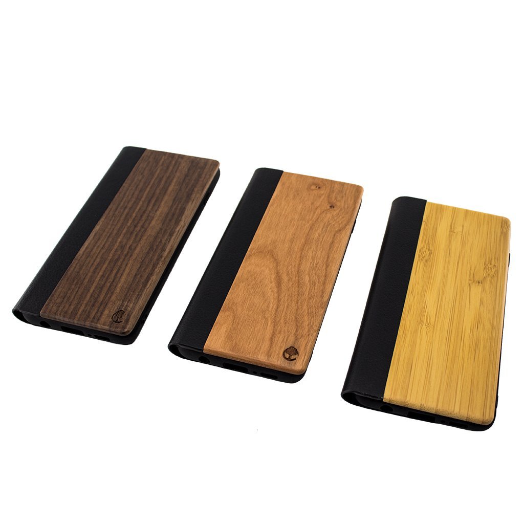  Protect your Samsung S10 Serie with our premium wooden phone case. Our cases are made from real wood and high-quality materials, providing first-class protection and a natural feel. The unique wood grain and color of each case makes it truly one-of-a-kind. The polycarbonate bumper provides maximum impact resistance, while the ultra-thin and lightweight design ensures a sleek and stylish look. With built-in buttons for volume and snap-on application.